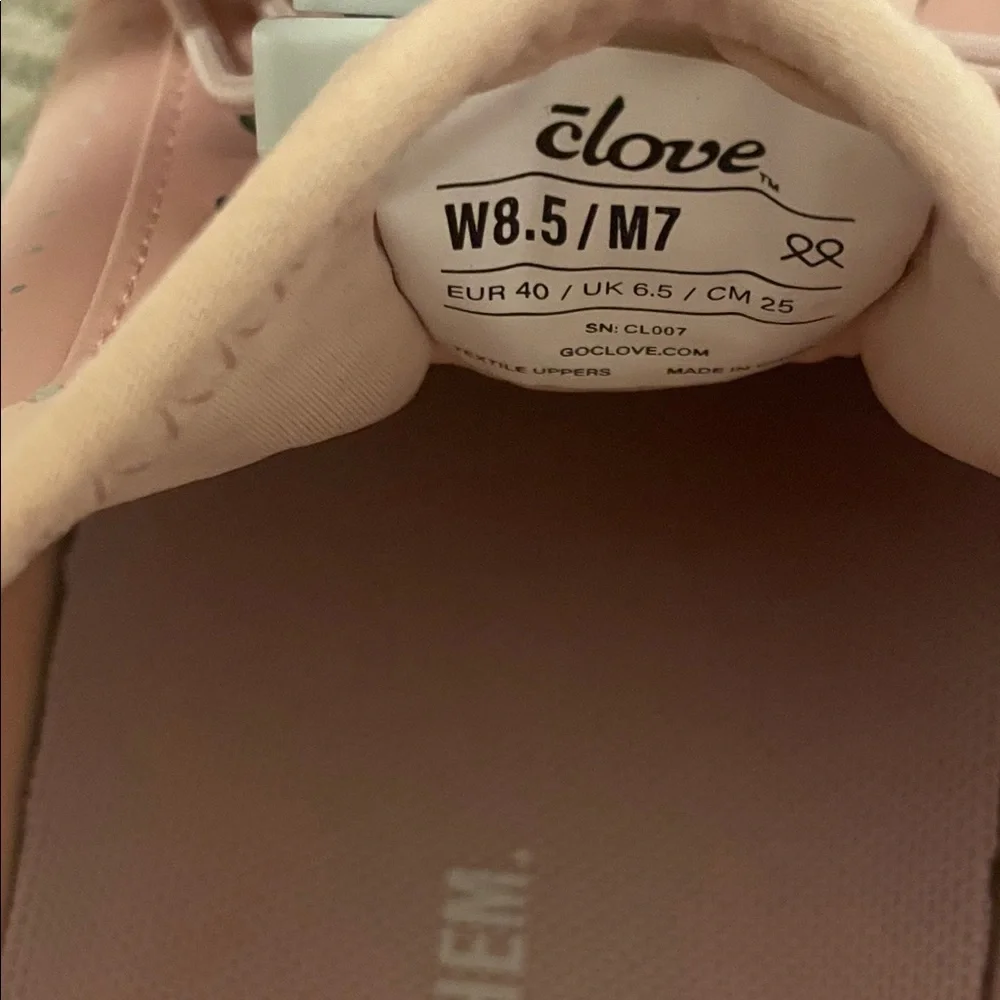 Women’s Athletic Slip-On Sneakers in Light Pink